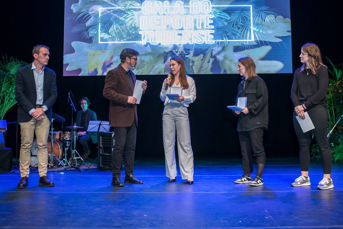 📍#HxHBaixoMiño 

📻 105.1 FM 🖥️ serbaixomino.com 

🎤 Analizamos la derrota del <a href="/atleticonovas/">Valinox Novás</a> en Antequera con <a href="/Paymerich17/">Pedro I. Aymerich</a> y felicitamos <a href="/CrsitinaSoutelo/">Cris 🖤</a> del <a href="/KayakTudense/">Kayak Tudense</a> por el galardón recibido en la Gala del Deporte de <a href="/Concellotui/">Concello de Tui</a>