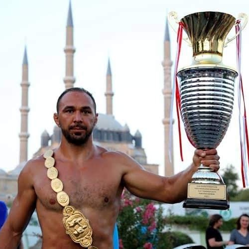 Döşemealtı Belediyesi’yle olan 1 yıllık anlaşmamız bugün itibariyle sona ermiştir. Bugüne kadar verdikleri destek için başkanımıza ve değerli yöneticilerimize teşekkür ederim. Saygılarımla…
Başpehlivan Ali Gürbüz