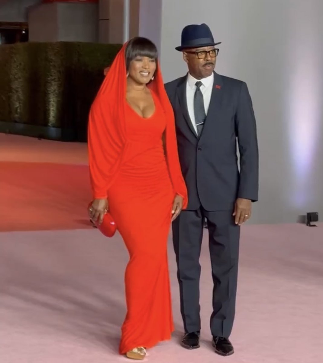 ellexxgrant's tweet photo. A HUSBAND https://t.co/9bVkuTwQvQ