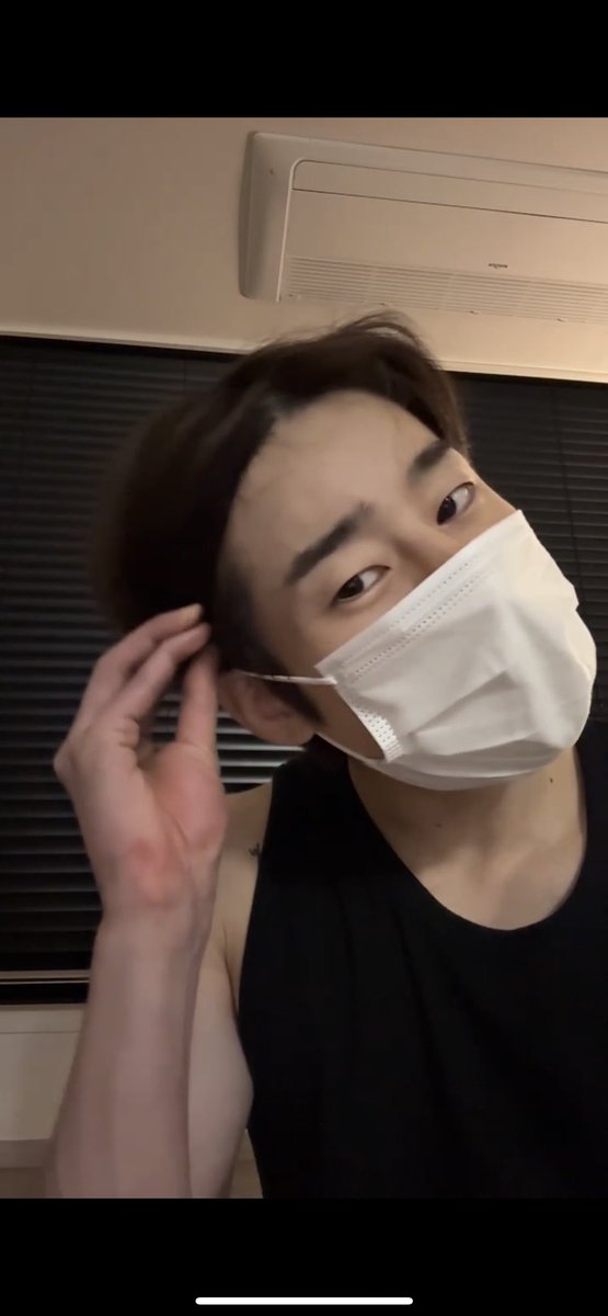 snoojes's tweet photo. I’m such a Seungwoo’s forehead enthusiast. https://t.co/AzBvQRd7uu