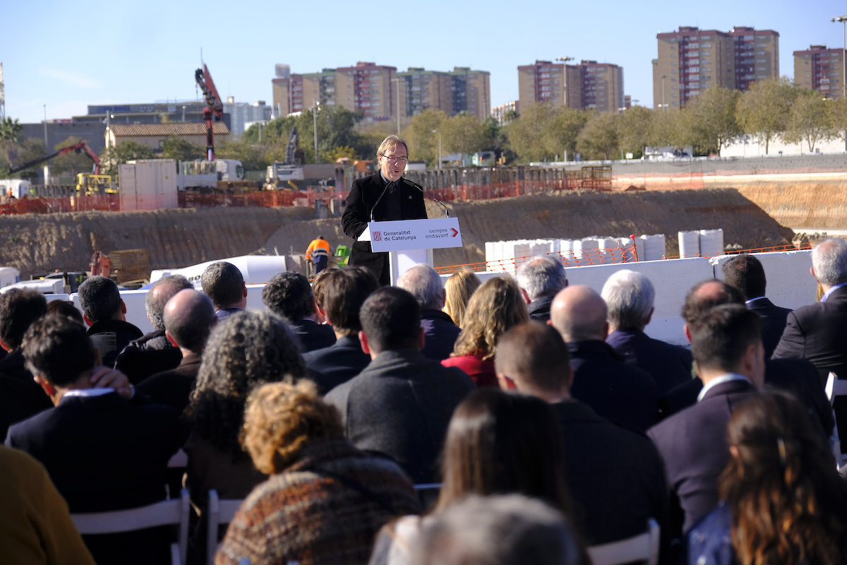 CambraBCN's tweet image. El president de la #CambraBCN @DrSantacreu participa a l'acte institucional de l'ampliació del recinte de Gran Via de @Fira_Barcelona.

🧱 En acabar els treballs el recinte firal comptarà amb 300.000 m2 i es convertirà en un dels més extensos d'Europa.