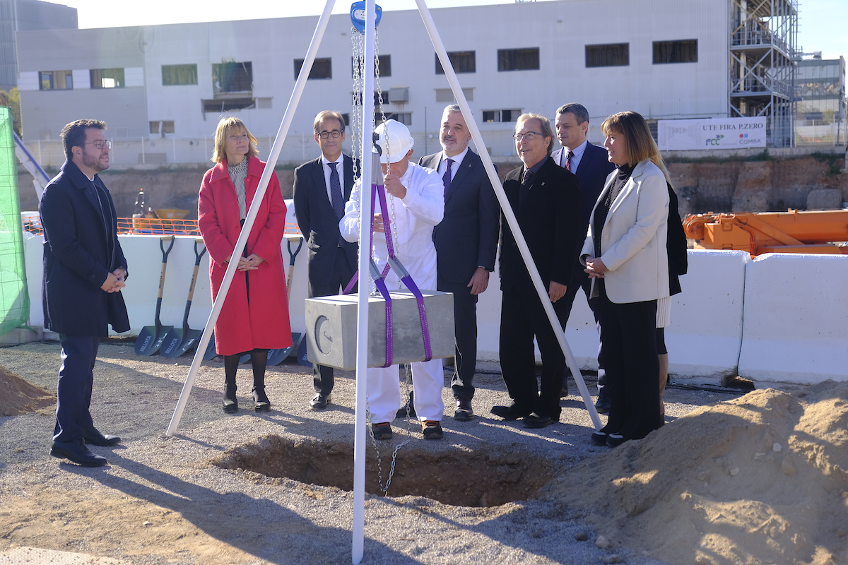 CambraBCN's tweet image. El president de la #CambraBCN @DrSantacreu participa a l'acte institucional de l'ampliació del recinte de Gran Via de @Fira_Barcelona.

🧱 En acabar els treballs el recinte firal comptarà amb 300.000 m2 i es convertirà en un dels més extensos d'Europa.