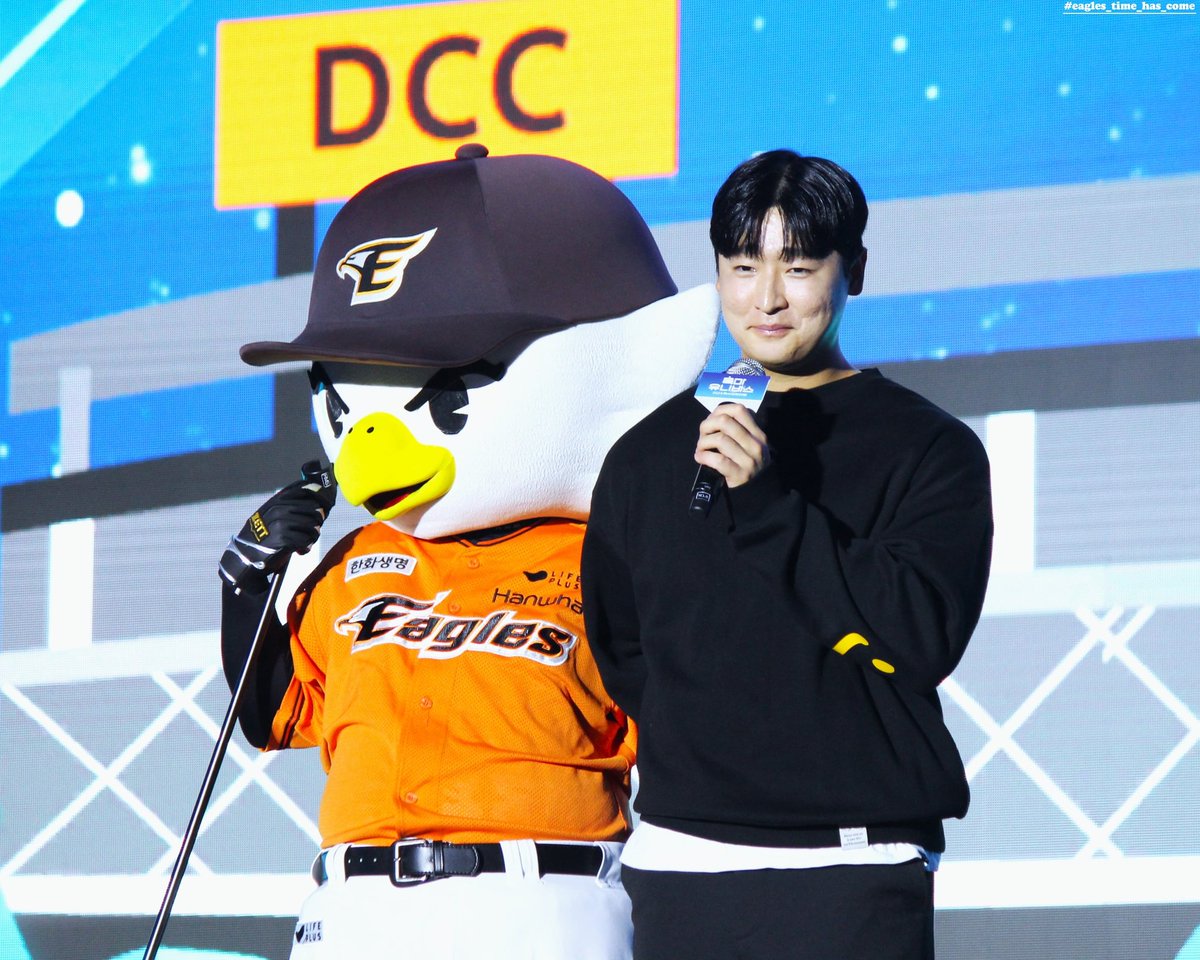 ETSC41's tweet photo. 2023.12.03

환상의 짝꿍

#한화이글스 #이진영 #NO_45 https://t.co/M1nnrMHlzH