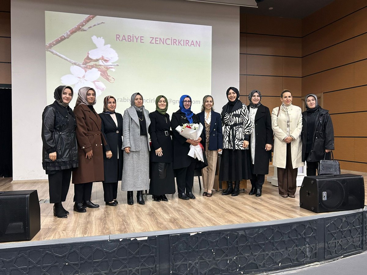 Organizatörlüğünü üstlendiğim Kişisel Gelişim Eğitimi ‘Benden Bize Yolculuk’ adlı programımıza Sn. Valimizin Kıymetli eşi Şerife USTA  , Sn. Belediye Başkanımızın Kıymetli eşi Nurten ARIKAN hanımefendi ve çok sayıda vatandaşımızın katılımıyla gerçekleşti.