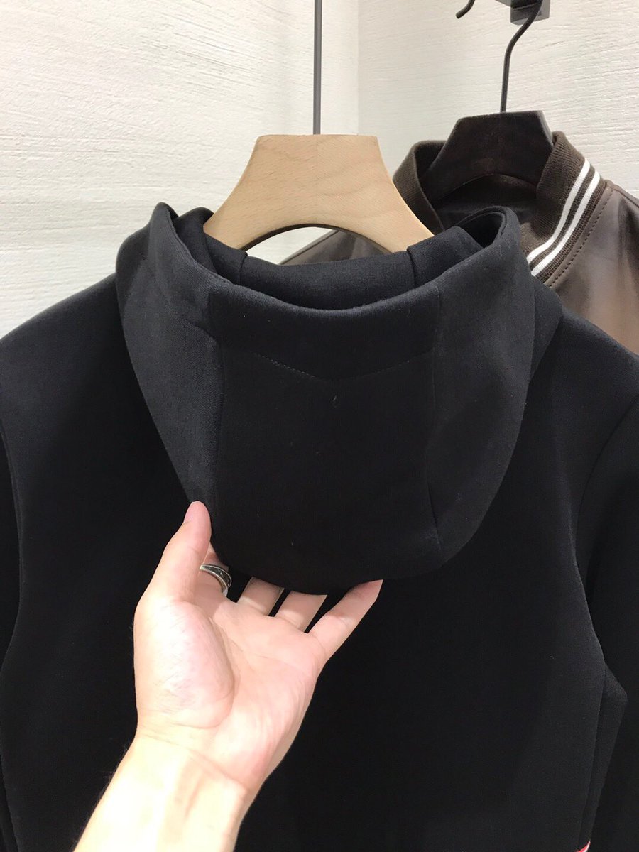 Ataraxialab158's tweet photo. MONCLER 时装款空气棉连帽卫衣
更多新款请添加👇🏼
【WeChat:ANIMATRISTESSE】
【Telegram:https://t.co/BsJzizGs7B】
【WhatsApp:+8617095230010】
#ootd #outfit #look #lookbook #fashion #style #mytheresa #hypebae #streetbeast #complexstyle #moncler https://t.co/yfS0apS4IP