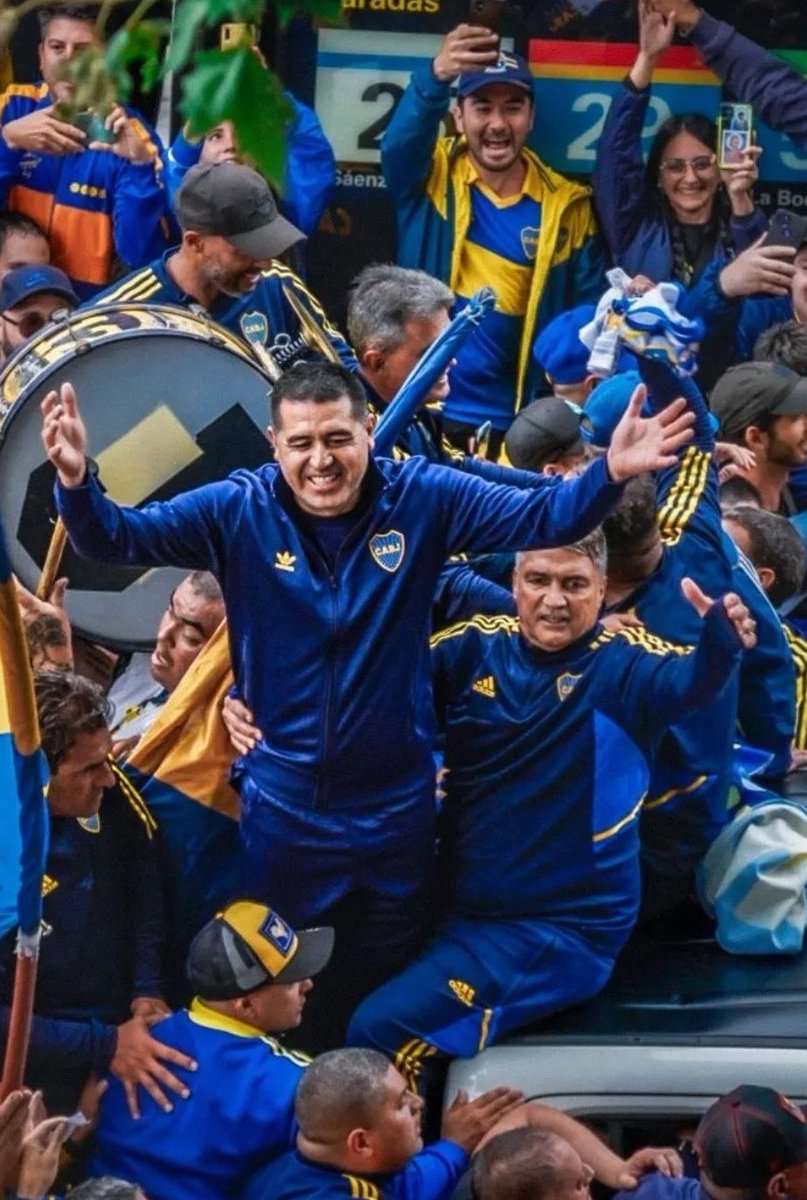 jmfg81's tweet photo. Juan Román y Blas ⚔️ 💙💛💙 https://t.co/cea2knjbB3