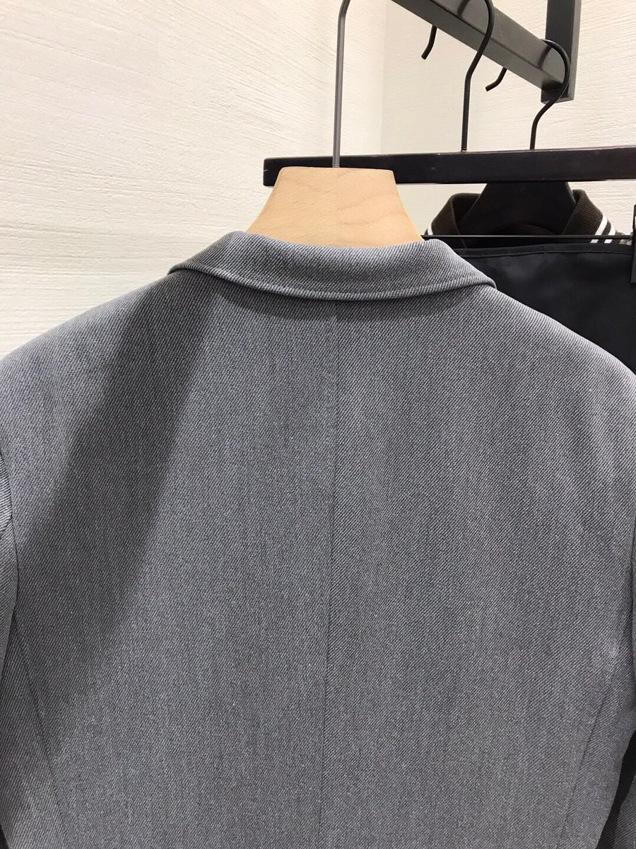 Ataraxialab158's tweet photo. ZEGNA 商务休闲桑蚕丝山羊绒
更多新款请添加👇🏼
【WeChat:ANIMATRISTESSE】
【Telegram:https://t.co/BsJzizGs7B】
【WhatsApp:+8617095230010】
#ootd #outfit #look #lookbook #fashion #style #mytheresa #hypebae #streetbeast #complexstyle #zegna https://t.co/uqGrExDVlz