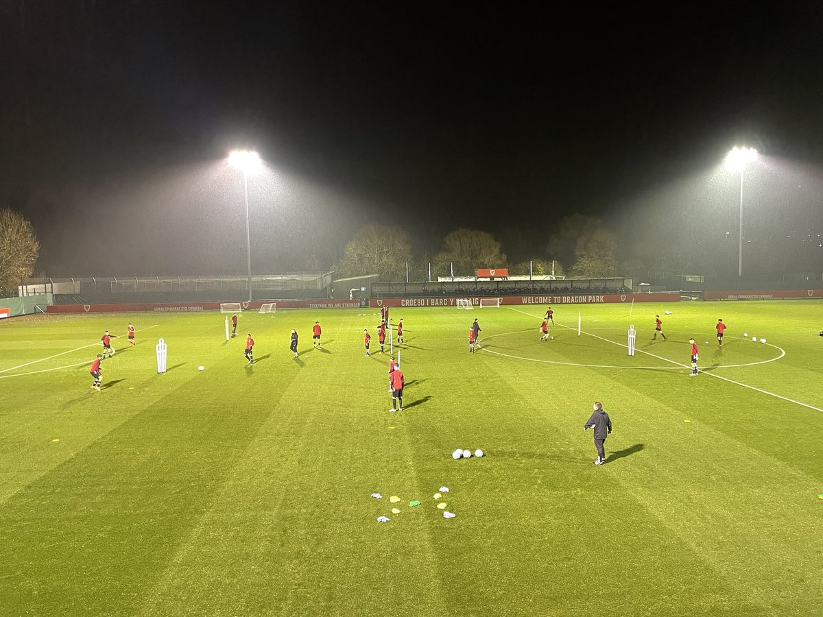 Here <a href="/DragonParkWales/">Dragon Park</a> our <a href="/Cymru/">Wales 🏴󠁧󠁢󠁷󠁬󠁳󠁿</a> MU15 staff supporting candidate learning with a Welsh Way Case study on our <a href="/FAWCoachEd/">⚽️ FAW Coaching</a> 
A Licence. 👊🏴󠁧󠁢󠁷󠁬󠁳󠁿.