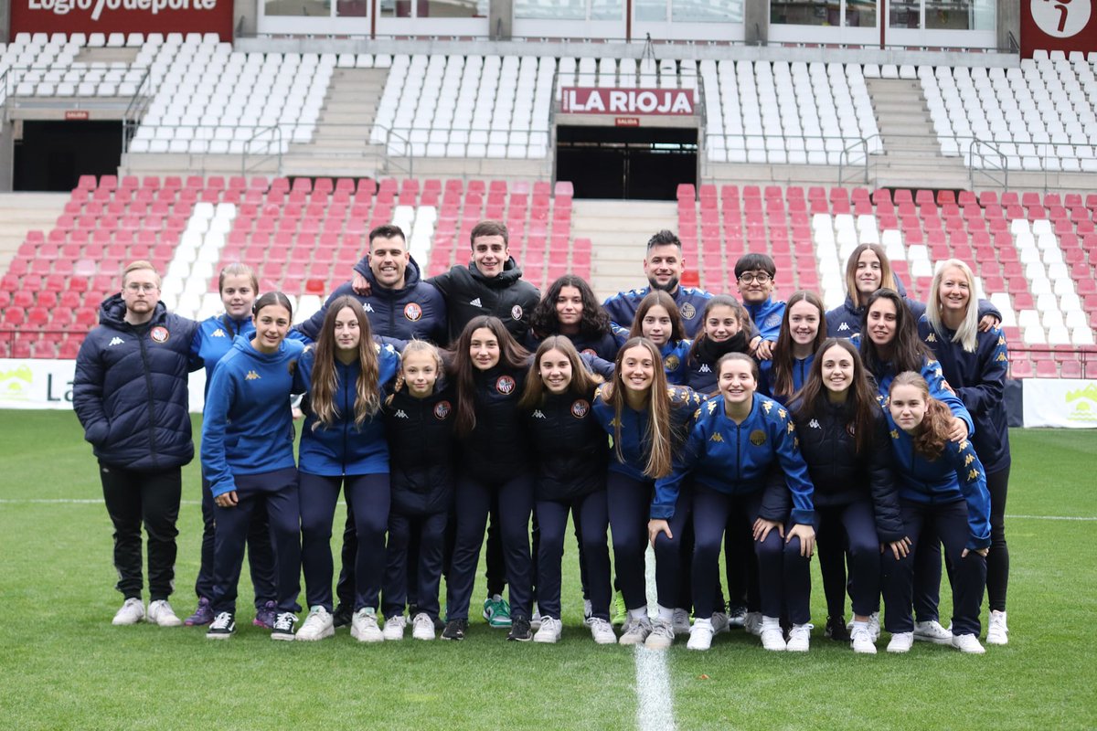 SDLogrones's tweet photo. Antes del inicio del partido nuestro equipo femenino de liga territorial fue presentado ante nuestra afición. 

Todo un equipazo que seguro nos dará muchas alegrías.

¡Aúpa, chicas! 🤍♥️

#SomosDelLogroñés https://t.co/CBKxNQEEKJ