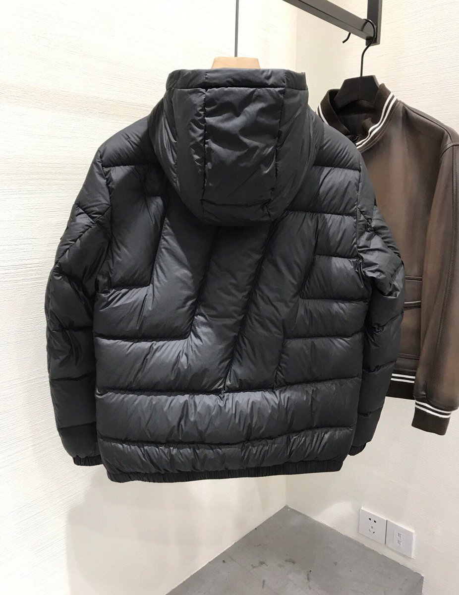 Ataraxialab158's tweet photo. MONCLER 时装款棒连帽羽绒服外套
更多新款请添加👇🏼
【WeChat:ANIMATRISTESSE】
【Telegram:https://t.co/BsJzizGs7B】
【WhatsApp:+8617095230010】
#ootd #outfit #look #lookbook #fashion #style #mytheresa #hypebae #streetbeast #complexstyle #moncler https://t.co/r5N1Twe1AZ
