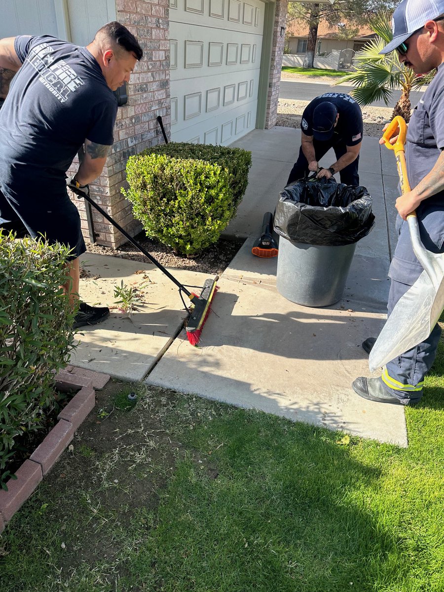AZFireAuthority's tweet photo. E101 B shift recognized a Sun City West resident had been down on her luck after calling 911 frequently. She mentioned that the maintenance to her house was overwhelming. So the Firefighters returned with their tools &amp; restored the yard to her liking. Now she can rest &amp; recover. https://t.co/51wfCeJH2i