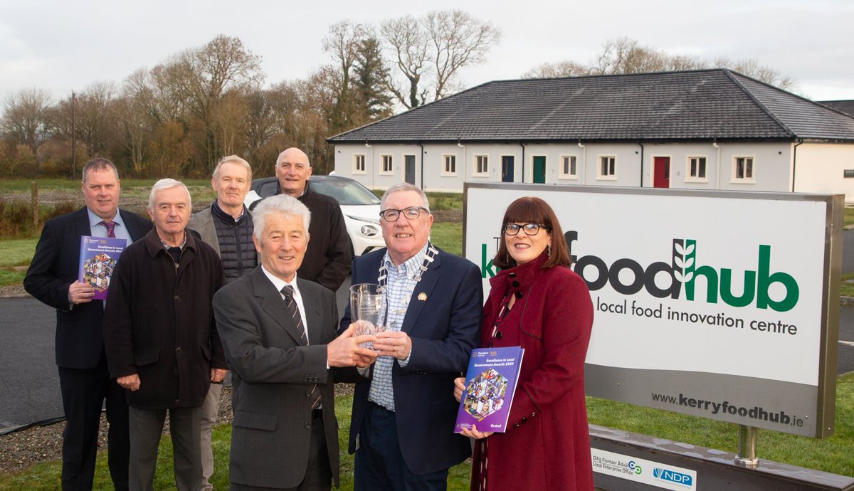 countykerry's tweet photo. The innovation and employment offered by the Kerry Food Hub in #Firies has been recognised with a prestigious national award.
Kerry County Council was presented with an honour at the @ChambersIreland awards recognising its economic contribution
https://t.co/Ri3KUO6MhN https://t.co/vA1J2pjsq3