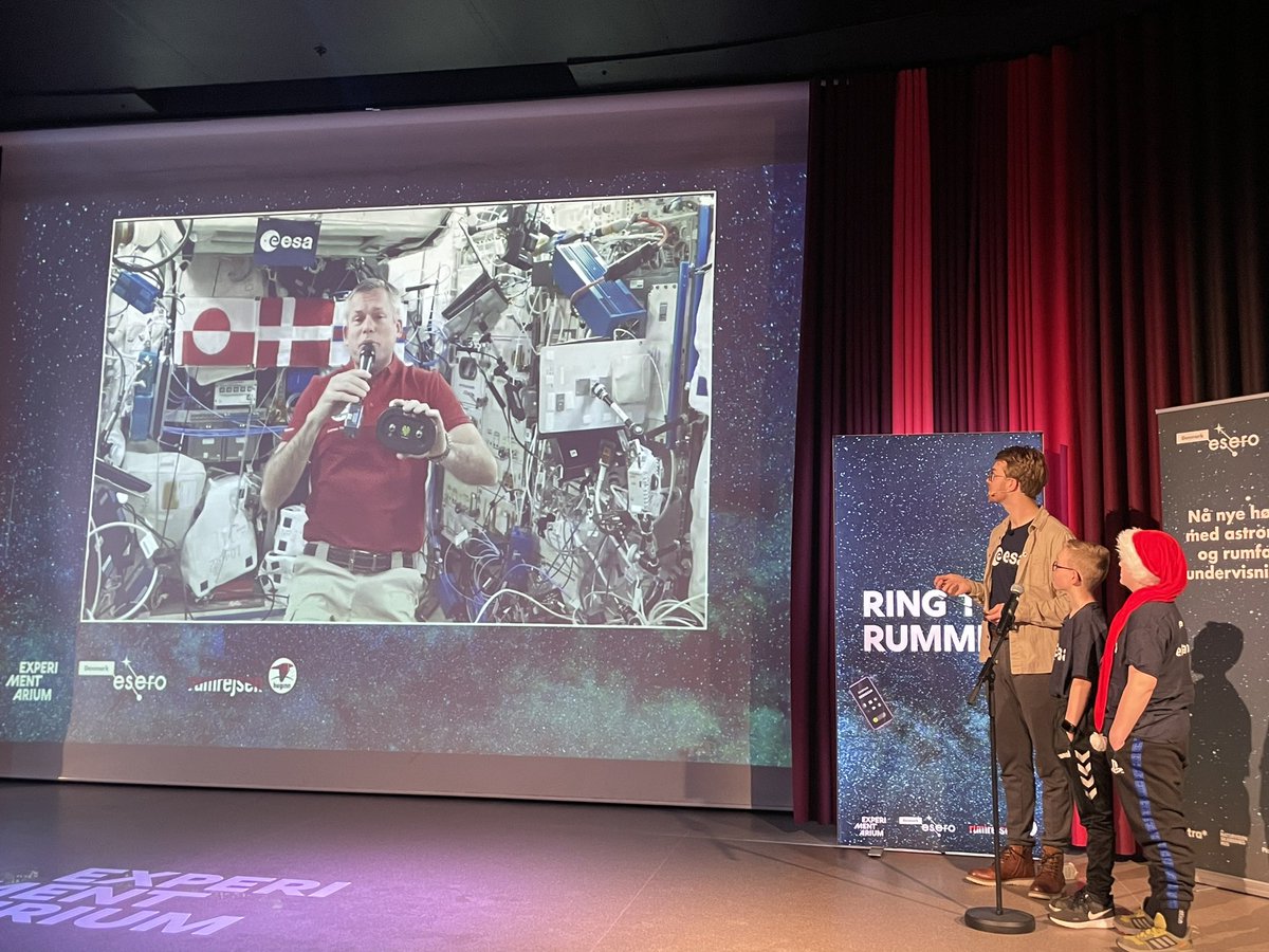 Experimentarium (@experimentarium) on Twitter photo Vi er igennem til ISS og <a href="/Astro_Andreas/">Andreas Mogensen</a> . Lukas og Liam fra Danehofskolen i Nyborg stiller spørgsmål om blandt andet Andreas’ rumdragt <a href="/esero/">Sonnie Eserokpe</a> Vi er igennem til ISS og <a href="/Astro_Andreas/">Andreas Mogensen</a> . Lukas og Liam fra Danehofskolen i Nyborg stiller spørgsmål om blandt andet Andreas’ rumdragt <a href="/esero/">Sonnie Eserokpe</a>