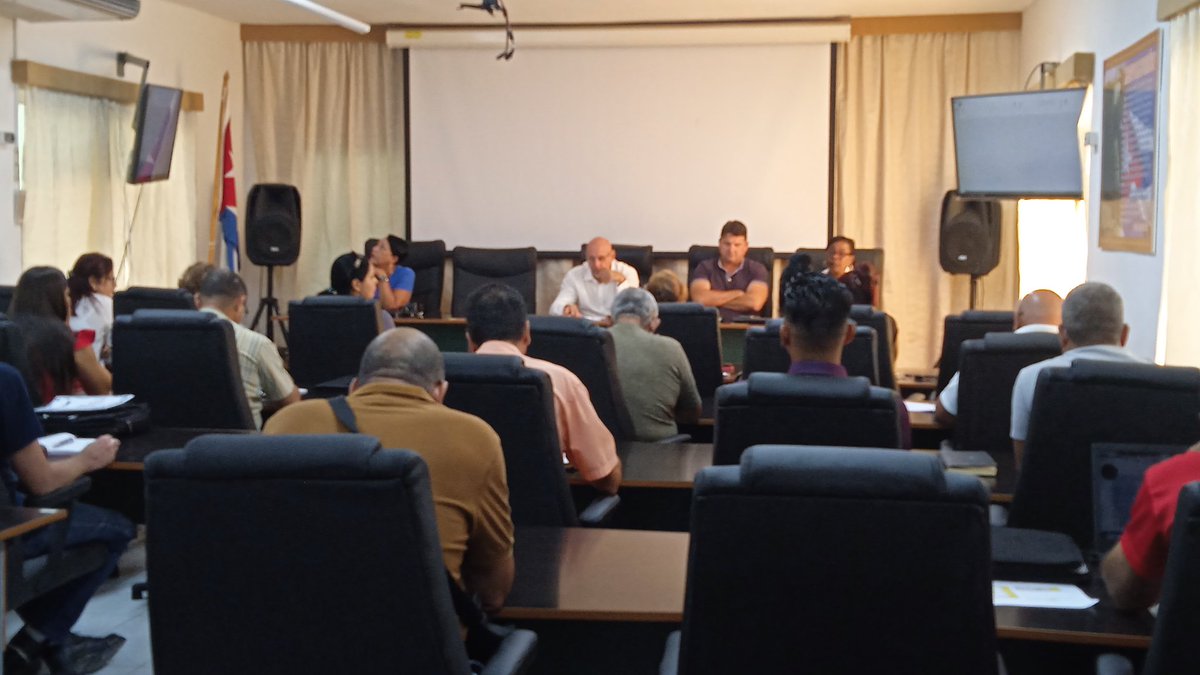 Emp_Avilmat's tweet photo. #Ahora: Reunión de Coordinación 

➡️Encuentro ideal con todos los directores de nuestras UEB y Áreas de Regulación y Control de la Oficina Central para chequear y coordinar las actividades de la semana
#Avilmat #LatirAvileño #LatirXUnEneroDeVictorias #UnidosConstruimosCuba https://t.co/ZciDjRE6tY
