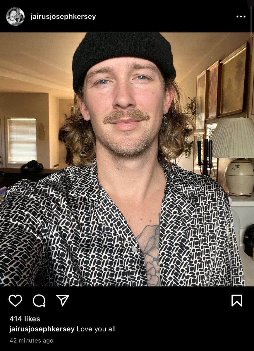 cackersey's tweet photo. not jairy joe posting a selfie in caca’s kitchen with a caca-esque caption lmao https://t.co/RDscBTAi7s