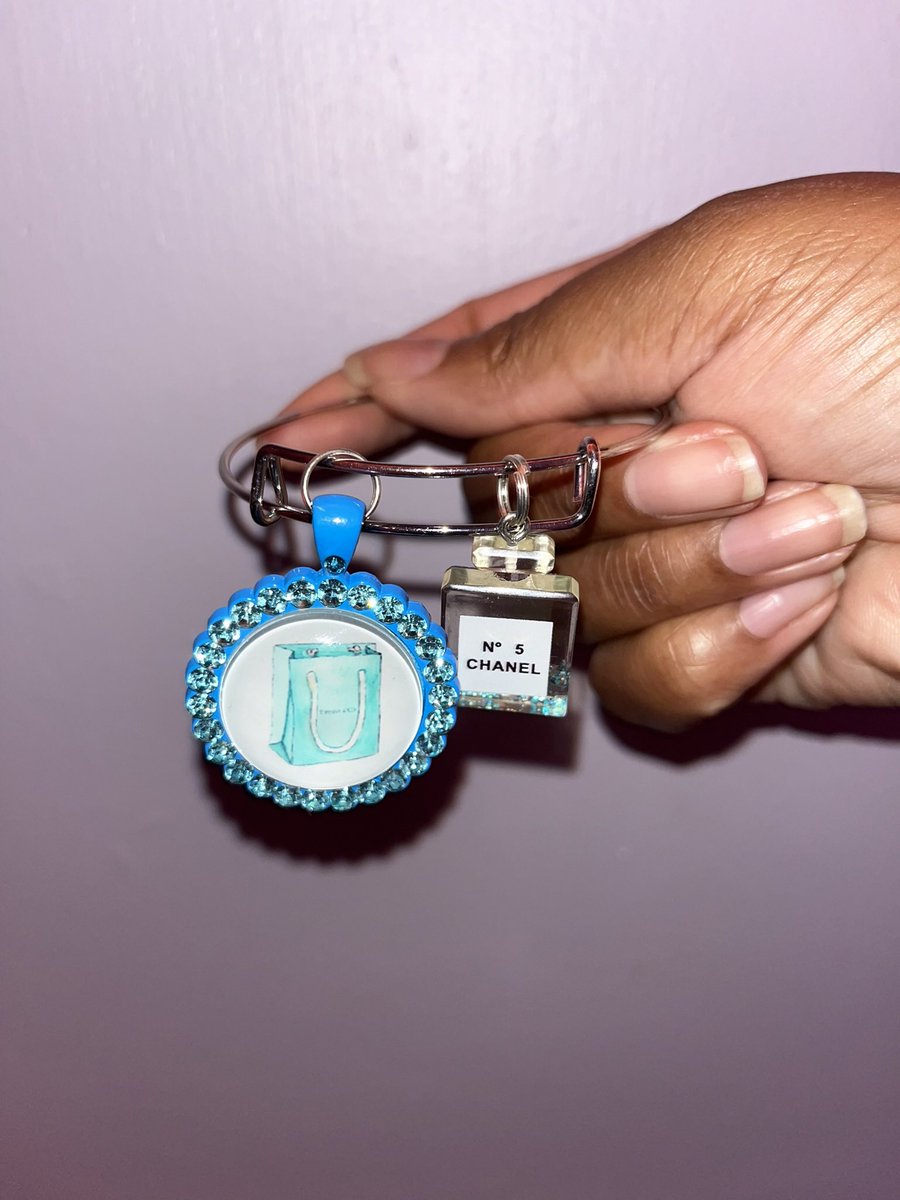 KaliiKosmetics's tweet photo. New bangle drops are THE best!😻 Free shipping for all orders over $10! 4/14 released! Shop https://t.co/PZhpBijBqh🎄🤍❄️ #KaliiKosmetics #bangles #jewelry #jewelrysellers #StockingStuffer https://t.co/mOEsb1kdlK