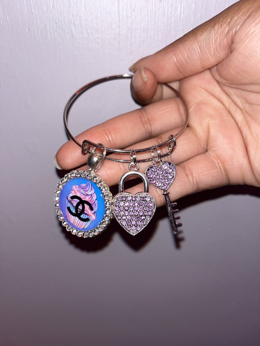 KaliiKosmetics's tweet photo. New bangle drops are THE best!😻 Free shipping for all orders over $10! 4/14 released! Shop https://t.co/PZhpBijBqh🎄🤍❄️ #KaliiKosmetics #bangles #jewelry #jewelrysellers #StockingStuffer https://t.co/mOEsb1kdlK