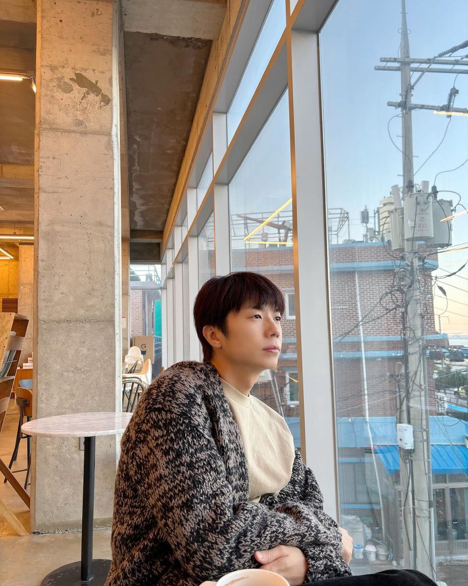 2pmalways's tweet photo. [2PM IG]
Isn't this episode of A Man of Leisure especially soft?🧸

#WhileWatching #Fluffy #JangSoft
#Hottest #WeekendHealingToo🍀
https://t.co/UebUpCzBYf https://t.co/Zhc6u2JtfX
