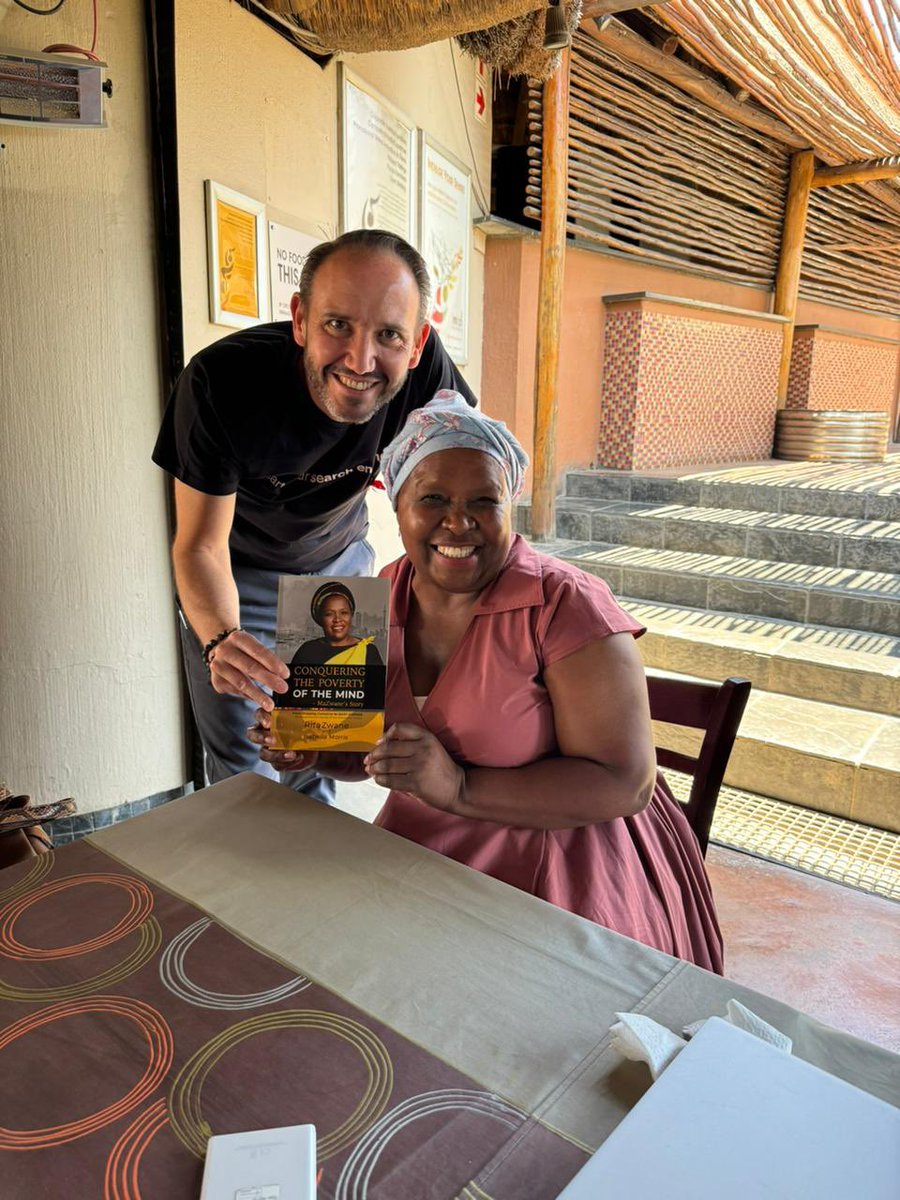 BusyCornerIS's tweet photo. @metrofibre flagship township store launched in proud partnership with BUSY CORNER Imbizo Shisanyama — The Metro Fibre senior team buying copies of Conquering the Poverty of the Mind to gain a deeper understanding of and appreciation for #townshipeconomy.🙏🏾

#ImbizoShisanyama https://t.co/WfE9IQjpVu