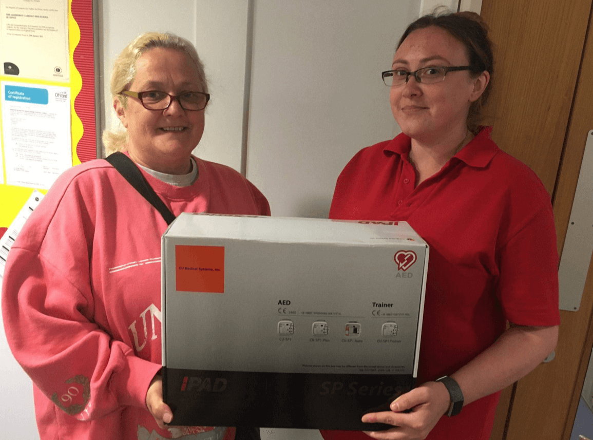 As part of our initiative with @TheBHF, we donated a life-saving defibrillator to Toyebox Early Years Centre in #Aldershot to help people who suffer from an out-of-hospital cardiac arrest. Read more: twimpey.tw/KhHQ50Qbbg4
