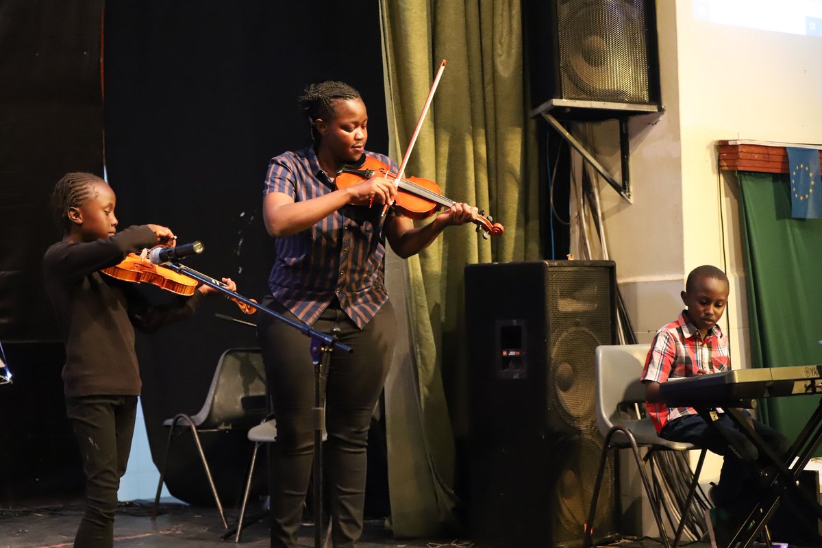 Greenstedschool's tweet photo. Magical melodies and festive cheer filled the air as our Christmas carols echoed through the night, creating a harmonious symphony of joy and warmth that resonated with the spirit of the season. πΆπ
#ChristmasCarols
#gisonline
#passionandpride
#FestiveHarmony https://t.co/QmpyFNhkQC