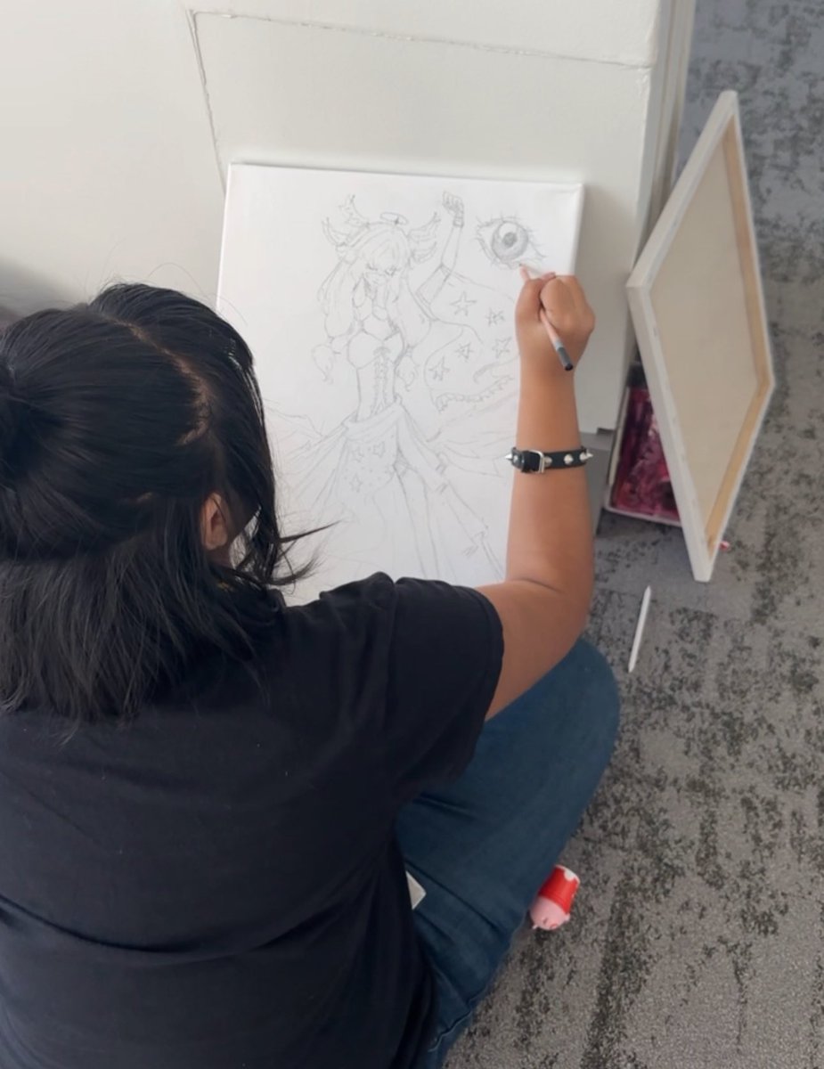 LiteratuHER's tweet photo. Today is an amazing day for @NewCollegePk_ES and Altruismo 🖤🐍
Our very own Hailey Lokaphone placed 1st in the onsite drawing competition at the @nationalbeta state convention! Our first time in 5 years and we brought home the Gold! @LeadWithCPBeta @dr_otway https://t.co/UxBCK5gZ6n