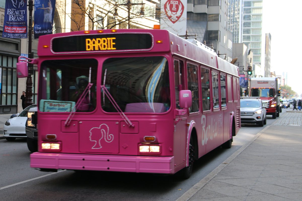 SEPTAPHILLY's tweet photo. The FESTIBUSES are back at Love Park THIS WEEKEND [weather permitting]! Stop by to see this year's amazing creations - including Barbie 👠 - then head to FESTIVAL OF TREES to cast your vote for the #SEPTA 🎄! #ISEPTAPHILLY #waytogo #FESTIBUS #philachristmas https://t.co/YqRxmRB4xl