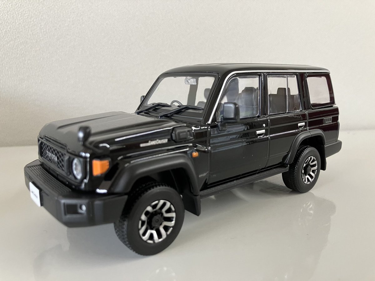 トヨタ ランドクルーザー70 アティテュードブラックマイカ 1/30