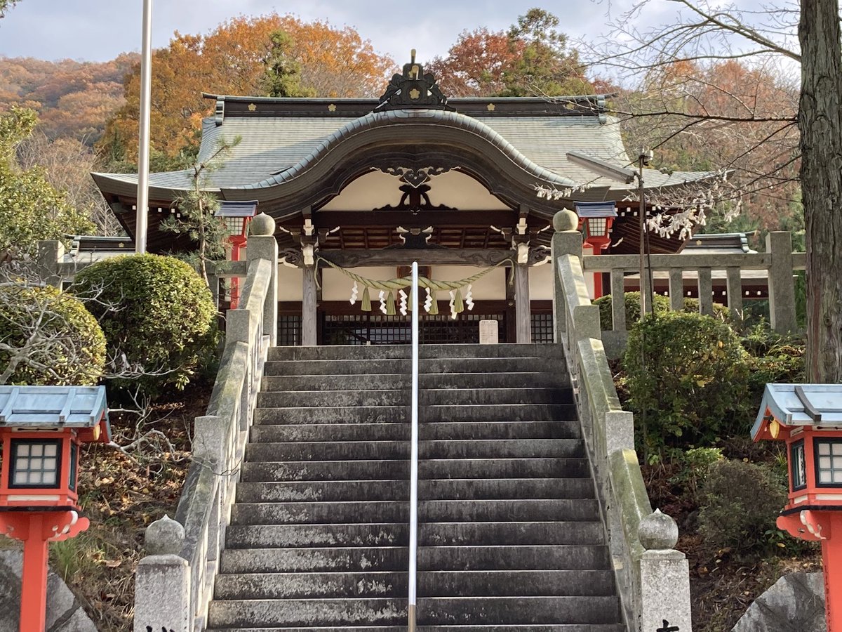 junklens's tweet photo. 昨日は久しぶりに木華佐久耶比咩神社にお詣りしました。
倉敷駅やその南の美観地区から南に離れた福南山の麓にあります。

毎年拝殿で新しいお神札を受けて正月準備を始めます😌 https://t.co/p4r1JunVBH