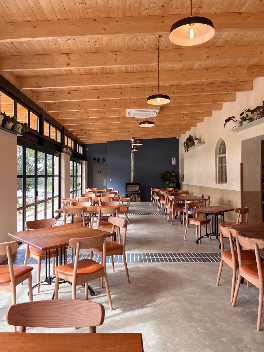 Lunch and Wine Tasting at Lievland Vineyards 

Discover Lievland Vineyards, a historic farm nestled in the heart of Stellenbosch. Lievland Vineyards invites you to escape and enjoy a perfect blend of wine, cuisine and natural beauty in Stellenbosch.