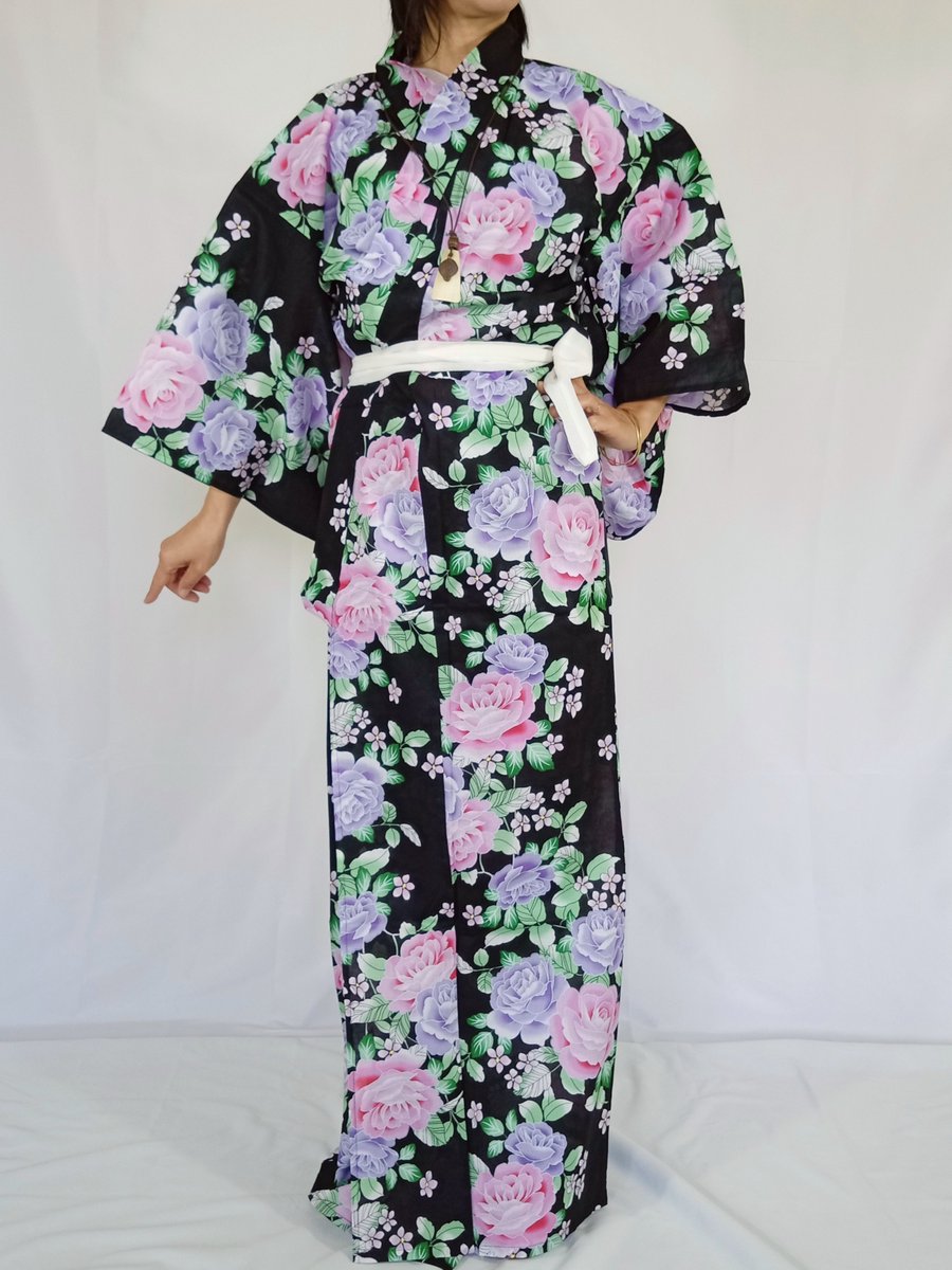 Floral Japanese yukata cotton kimono. Last day of cyber sale! 25% off + Free shipping. #kimono #Japan #summerdress #giftforher #freeshipping #blackfridaysale #epiconetsy #etsysale #etsystore #supportsmallbusiness #ShopsmallBusiness jawanekoshop.etsy.com/listing/147303…
