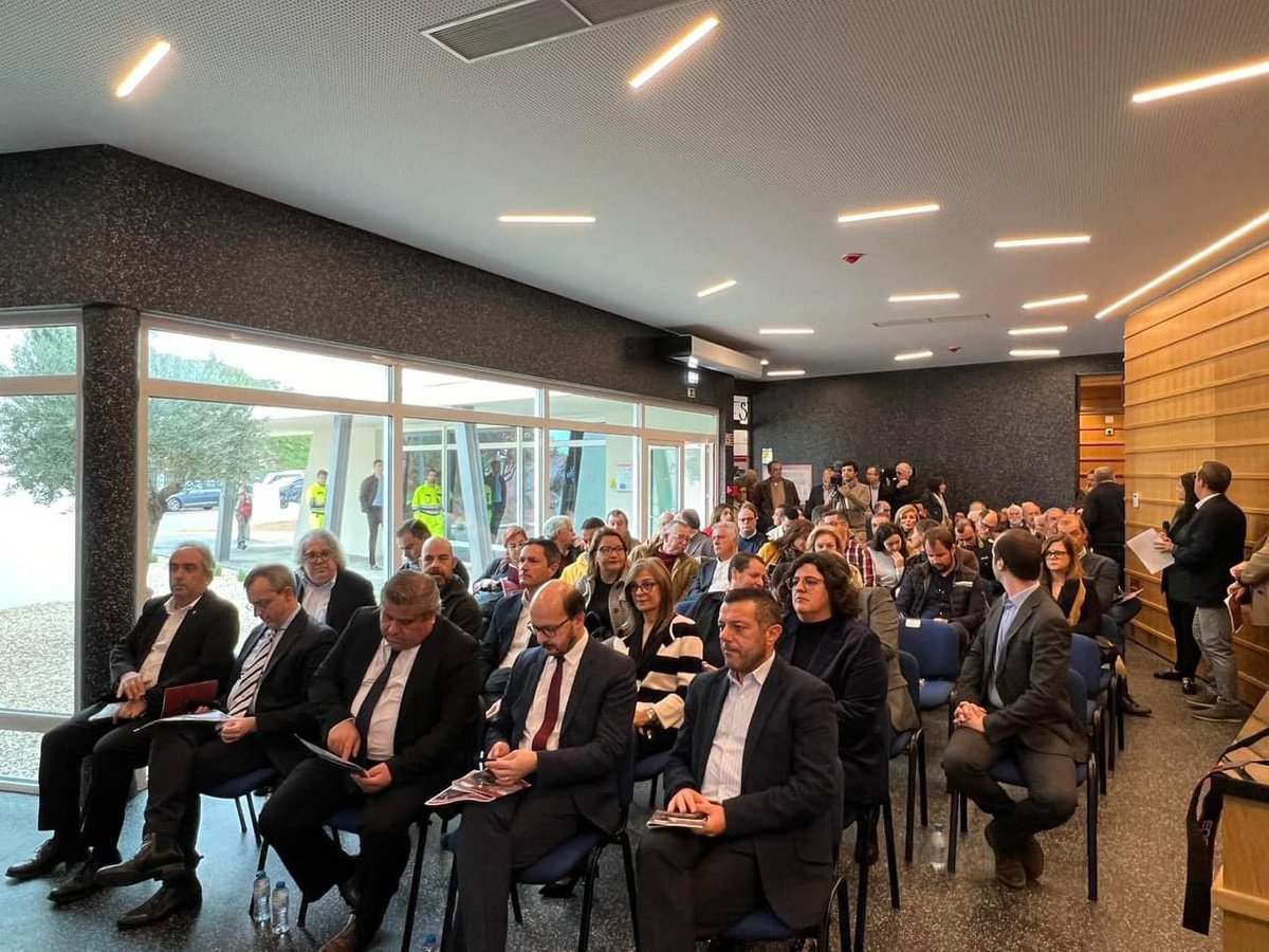 ccdralentejo's tweet photo. Hoje, em #Aljustrel na inauguração do Centro de Receção e Acolhimento do Parque Mineiro, financiado com fundos 🇪🇺. Um importante recurso posto à disposição para a região e todos os que queiram conhecer e aprender mais sobre o setor mineiro e a sua relevância no Baixo Alentejo. https://t.co/nhOdTwoYSb