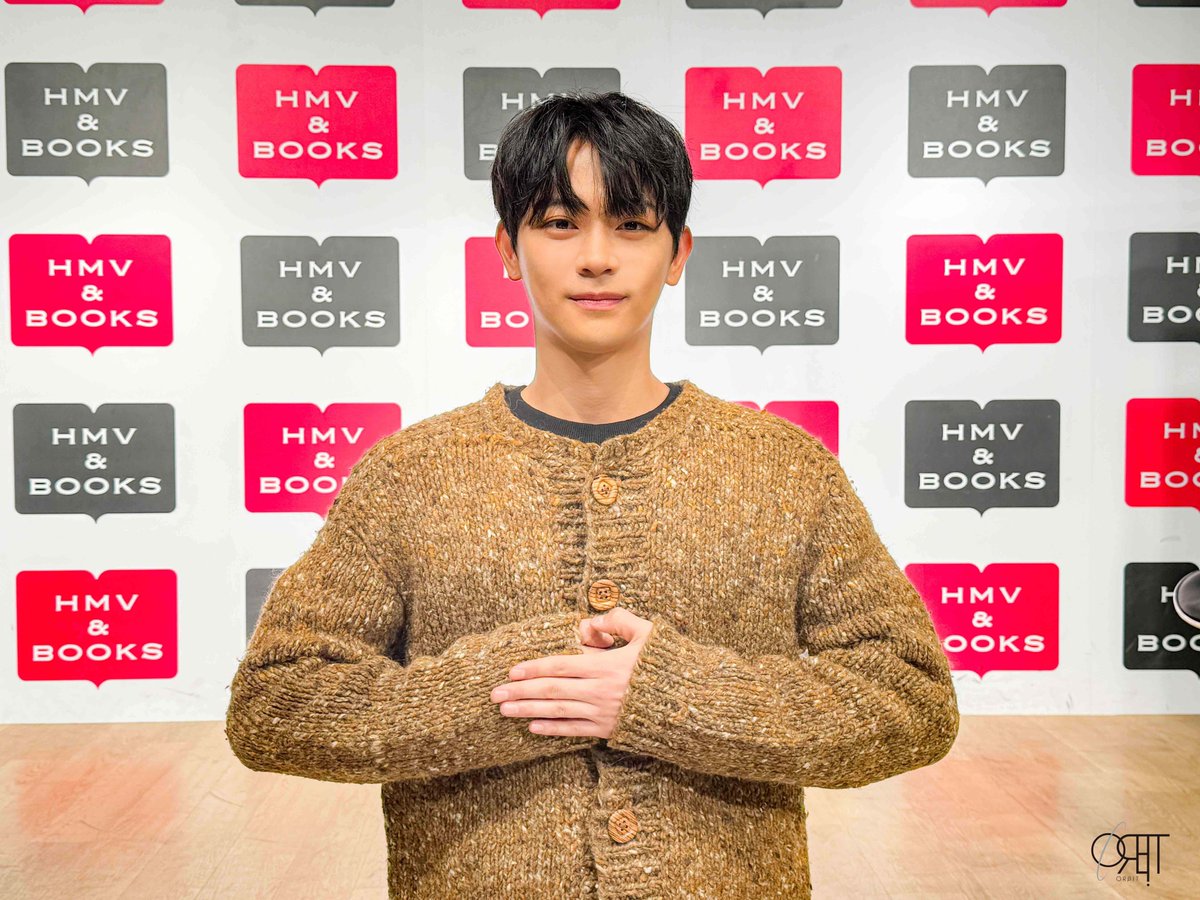 hmvbookssinsaib's tweet photo. 【#キムヒ】【#よんふん】

本日はキムヒさん 1st single『十人十色十俺』
よんふんさん『PLAYLIST』『pygmalion』
リリース記念イベントにお越しいただきありがとうございました💫

イベント終了後にお写真とサインを頂きました📸

またのご来店をお待ちしております💙 https://t.co/fNbRtjgFwj