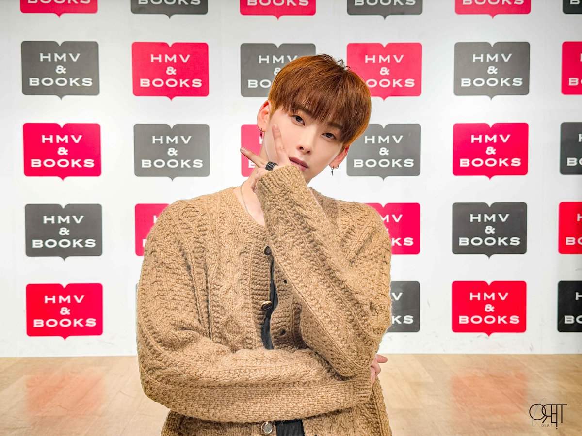 hmvbookssinsaib's tweet photo. 【#キムヒ】【#よんふん】

本日はキムヒさん 1st single『十人十色十俺』
よんふんさん『PLAYLIST』『pygmalion』
リリース記念イベントにお越しいただきありがとうございました💫

イベント終了後にお写真とサインを頂きました📸

またのご来店をお待ちしております💙 https://t.co/fNbRtjgFwj