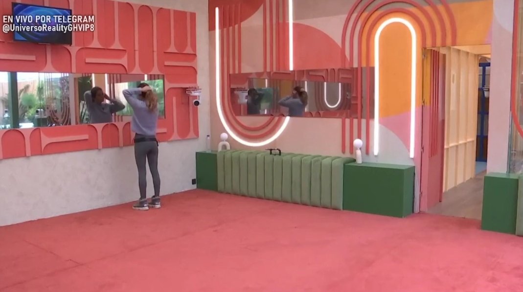 StrongBoy__'s tweet image. Carmen: El cuarto naranja... En lo que ha quedado el team. En lo que ha quedado el team señores, en un cuarto vacío... 

🥲 #GHVIP4D