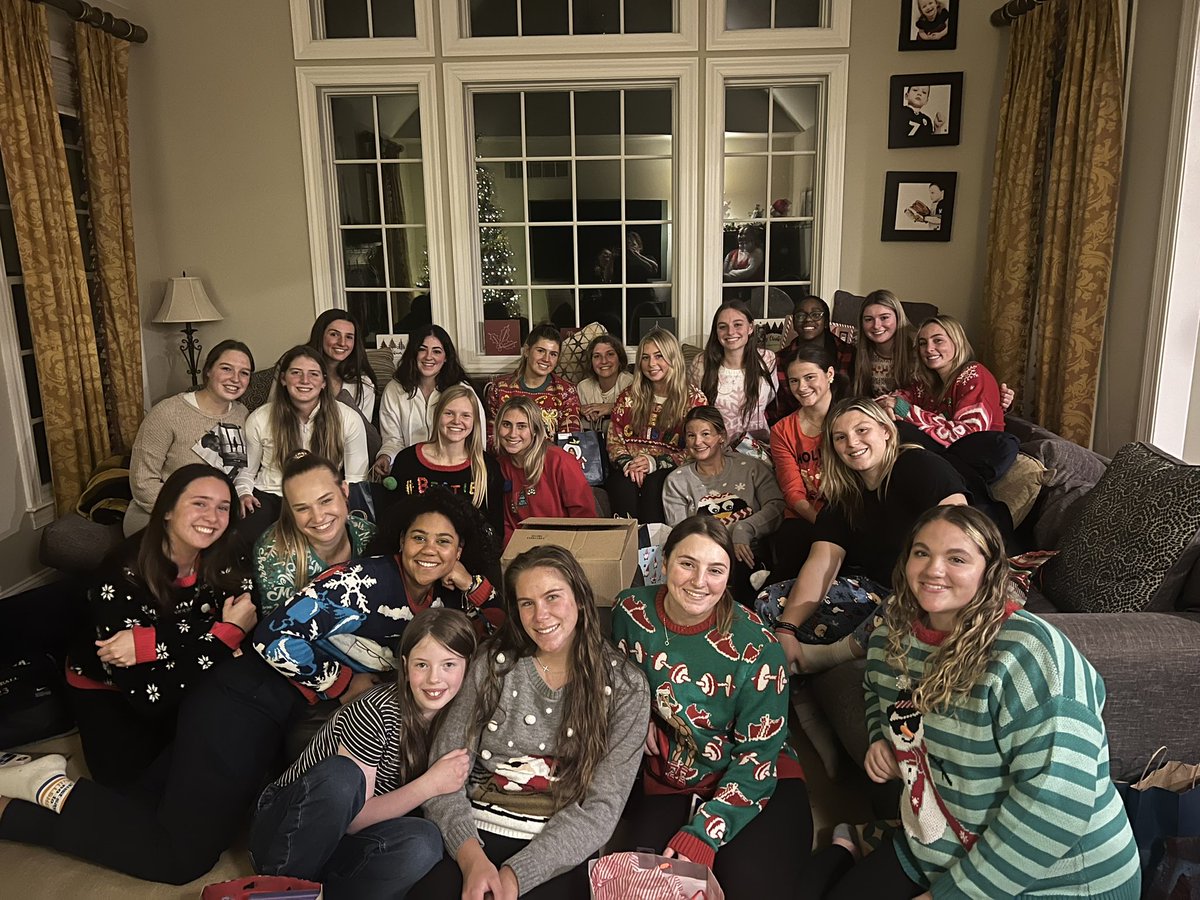 BEST time with the BEST people last night <a href="/VUSoftball/">Villanova Softball</a> holiday party. So grateful and super excited for 2024! #OwnTheMoment 🏆🤩💙
