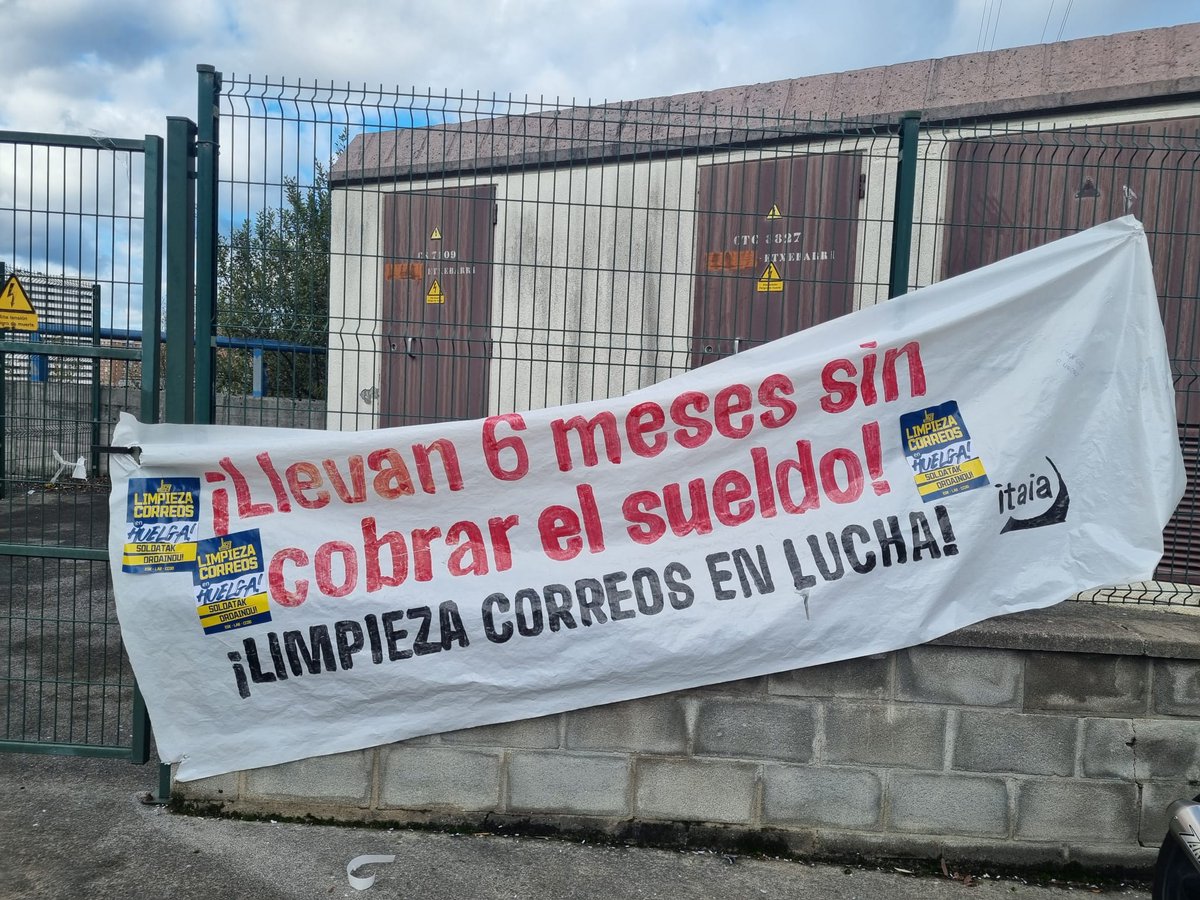 ESKsindikatua's tweet photo. Las limpiadoras de #Correos de Bizkaia, Gipuzkoa, Nafarroa, Asturies y Galiza se han manifestado en #Bilbao para exigir que se les paguen los 6 meses de salario que se les adeuda.

#CorreosBorrokan #GarbikuntzaBorrokan https://t.co/94SuMtC3h7