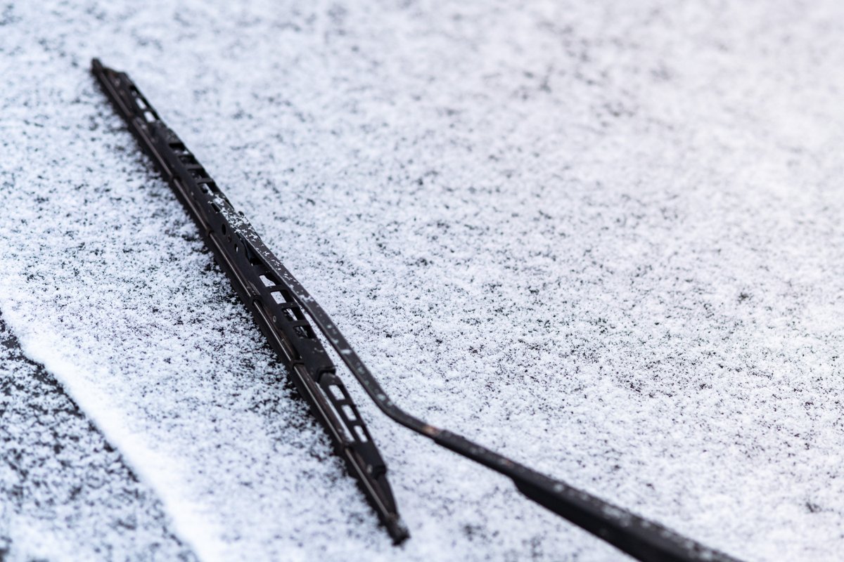 Having issues with your windshield wipers?
Sometimes it is the wiper blade and sometimes it is the wiper arm (or both).

Call (306) 691-0080 or book your appointment online.
pandaautoservice.ca
#pandatire #wipers #tires #oilchange #moosejaw #pandatire #SmallBusinessEveryDay