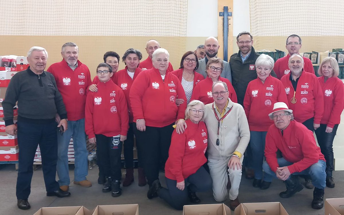 PolskaMorska's tweet photo. Paczki m. in. od Portu Szczecin- Świnoujście w ramach akcji Paczka dla Rodaka i Bohatera na Kresach dotarły na Litwę

Port Szczecin – Świnoujscie od wielu lat jest jednym z głównych sponsorów tej akcji (zarówno edycji wielkanocnej, jak i bożonarodzeniowej). Pracownicy ZMPSiŚ pomagali także w przygotowywaniu paczek.
https://t.co/WaCTDb5RJm