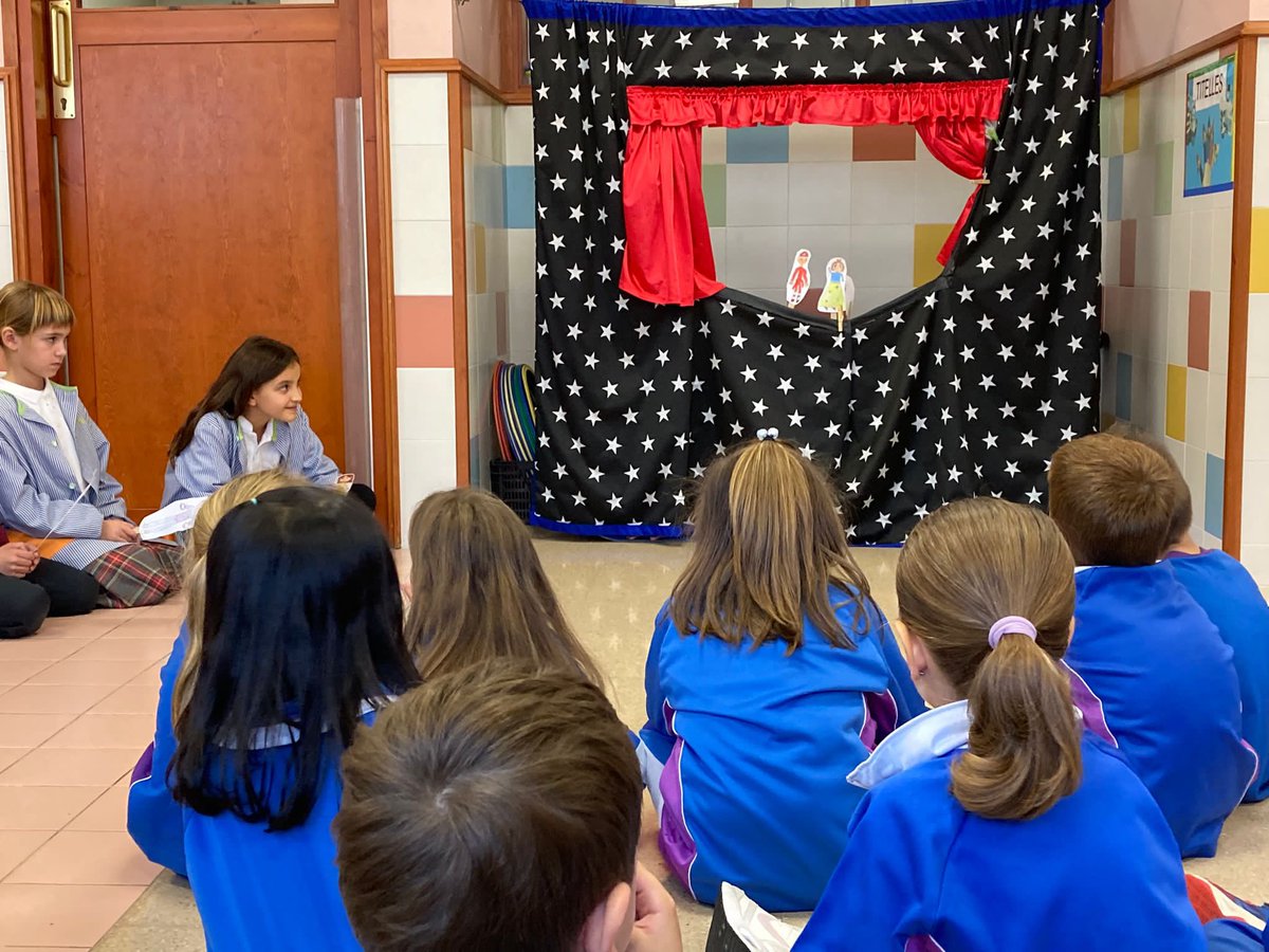 manyanetblanes's tweet image. Els i les alumnes de #3rEP han representat situacions de resolució de conflictes amb titelles als companys de #I5 com a producte final del projecte Llibertat. #josocmanyanet #blanes #projecteenvalors #religió #juntsiambesperança