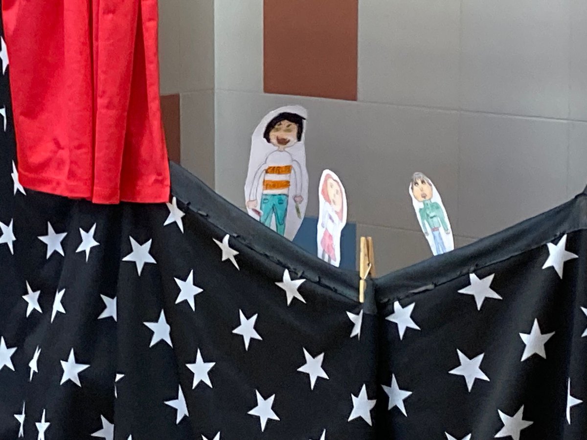 manyanetblanes's tweet image. Els i les alumnes de #3rEP han representat situacions de resolució de conflictes amb titelles als companys de #I5 com a producte final del projecte Llibertat. #josocmanyanet #blanes #projecteenvalors #religió #juntsiambesperança