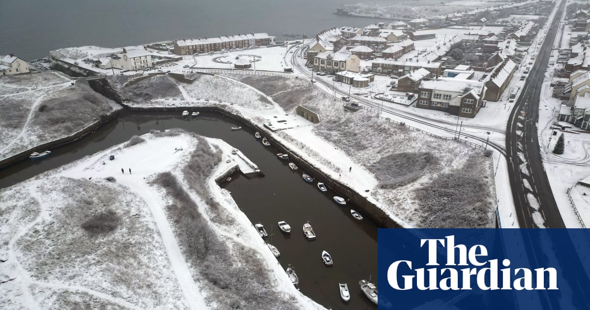 Drivers are facing “very treacherous” icy conditions in parts of the UK after another night of sub-zero temperatures, the RAC motoring organisation said.

theguardian.com/uk-news/2023/d…