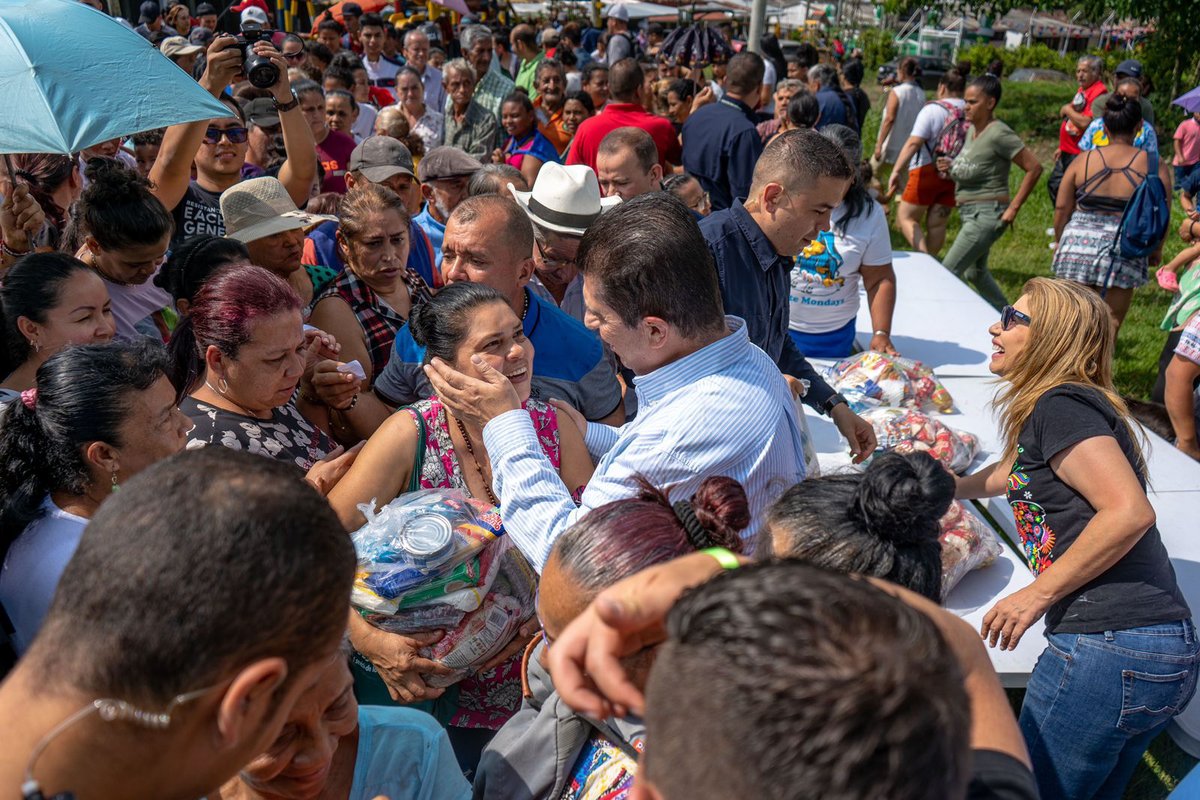 Gob_Risaralda's tweet photo. 💛¡Mil gracias #Risaralda, te llevamos en el corazón!

Damos inicio a la Audiencia Pública de Rendición de Cuentas 2020-2023 en la que haremos un recorrido por todos los logros de nuestra administración #SentimientoDeTodos

📲Conéctate a la transmisión:
https://t.co/CUBfEa3vFo https://t.co/SKFj5DwO8E