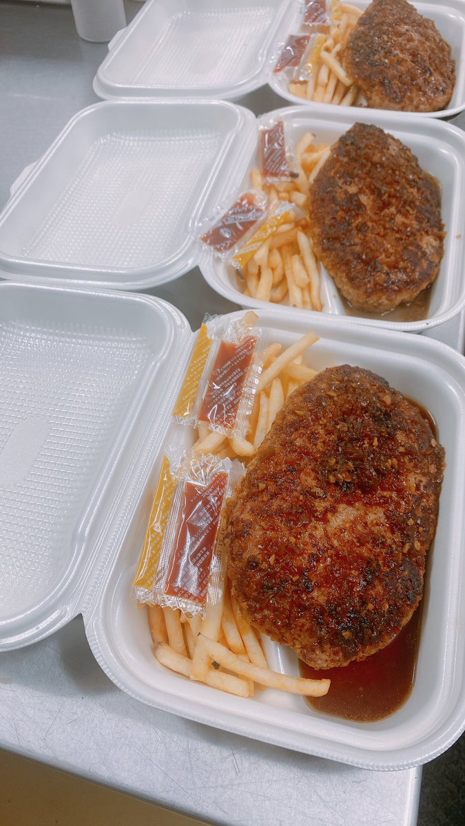 oyajihb's tweet photo. REAL SINGLE 1LB
Hamburgers sold like crazy 😱
#おやじのハンバーグ
#道の駅サシバの里いちかい
#市貝町 #1lb https://t.co/UD6khkaKnp