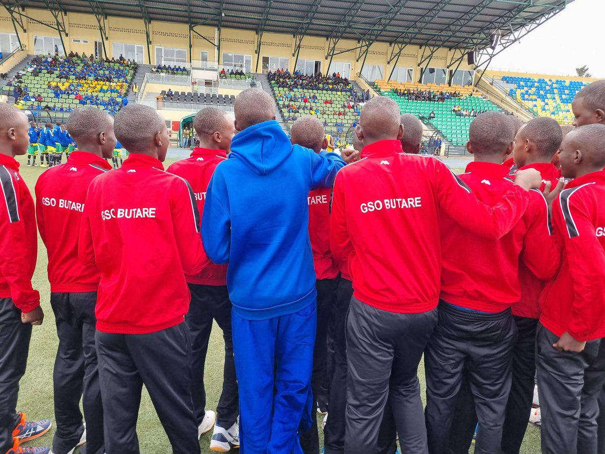 A_sebutege's tweet image. #NationalTalentDay2023
Mu karere ka @HuyeDistrict kuwa 2-3 Ukuboza 2023 hahuriye abana baturutse mu bigo bitandukanye mu gihugu biri muri #IsongaProgram baje mu marushanwa yo kugaragaza impano mu bato muri ⚽️  🏐  🏀 🚲 #Athletism 🏃‍♀️🏃 #Handball🤾