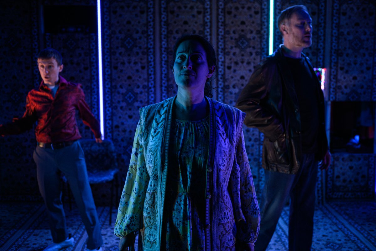 #StandingOvationNom

A Woman Walks Into a Bank by <a href="/roxyjoycook/">Roxy Cook</a>  <a href="/theatre503/">Theatre503</a>  November 21 - December 9 2023

Director Roxy Cook's first play is innovative, feeling like a new form.   The production is ably supported by fine acting and design ...

All noms londonpubtheatres.com/standing-ovati…