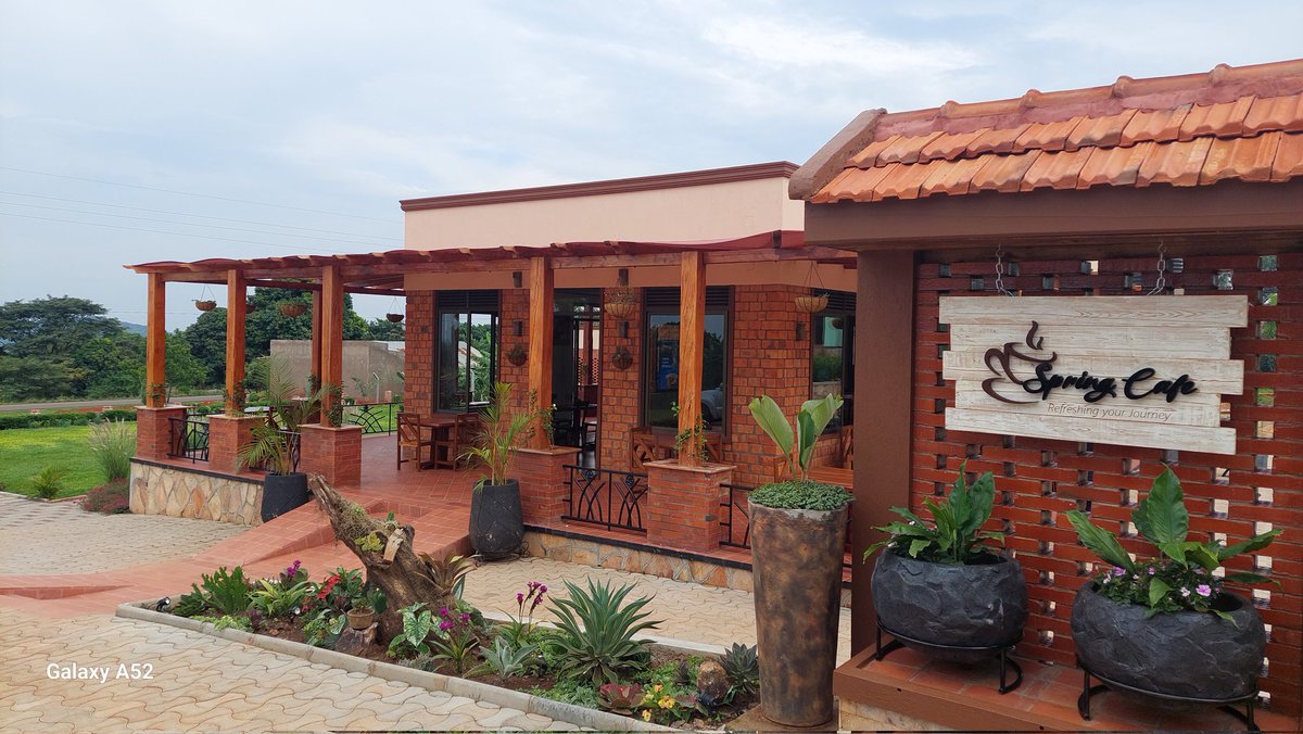 Gyezaho's tweet photo. Don't go hungry if you are travelling to #HoimaCity and beyond; there's a pretty spot at Lwamata: #SpringsCafe! Super clean, food great, and Fred the host is so cool. We had a nice pit stop yesterday on our way back, and we are more than thankful 🙏. #ExploreUganda https://t.co/tyFBY0ZGSS