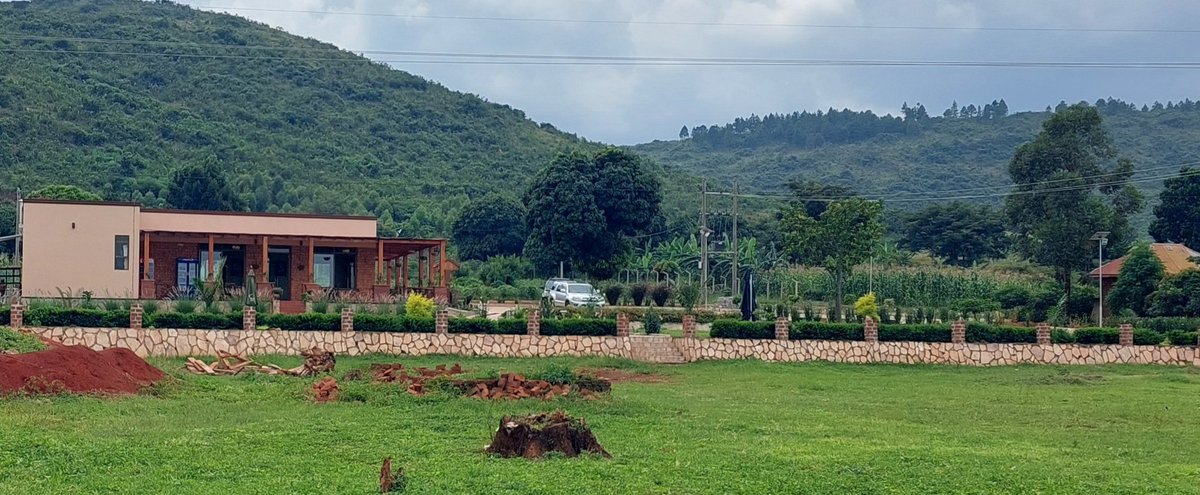 Gyezaho's tweet photo. Don't go hungry if you are travelling to #HoimaCity and beyond; there's a pretty spot at Lwamata: #SpringsCafe! Super clean, food great, and Fred the host is so cool. We had a nice pit stop yesterday on our way back, and we are more than thankful 🙏. #ExploreUganda https://t.co/tyFBY0ZGSS