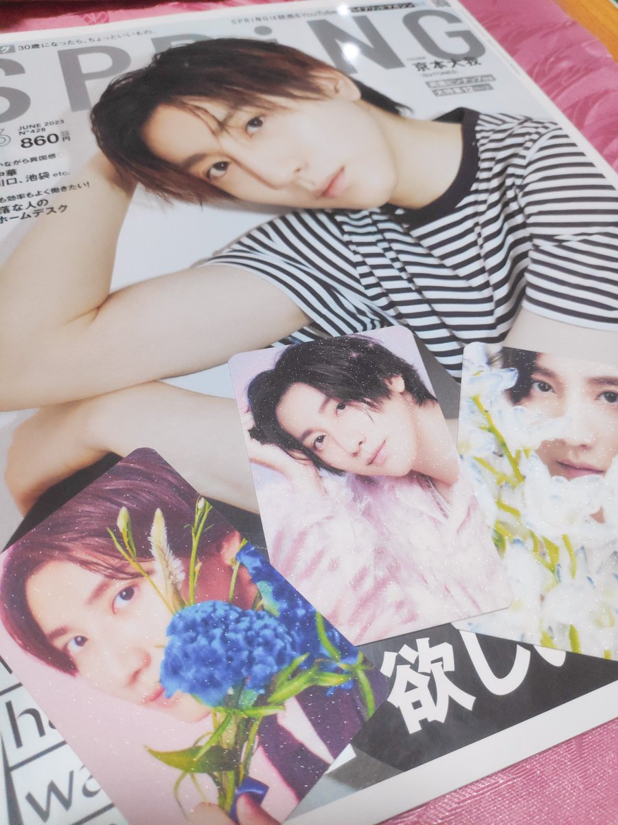namiigators's tweet photo. Merchies I got! 🥺🙏 tysm @kyomogheee and @sutekinaniji for the snacks and merch 🙇‍♀️💗 https://t.co/umVbGBpkuR