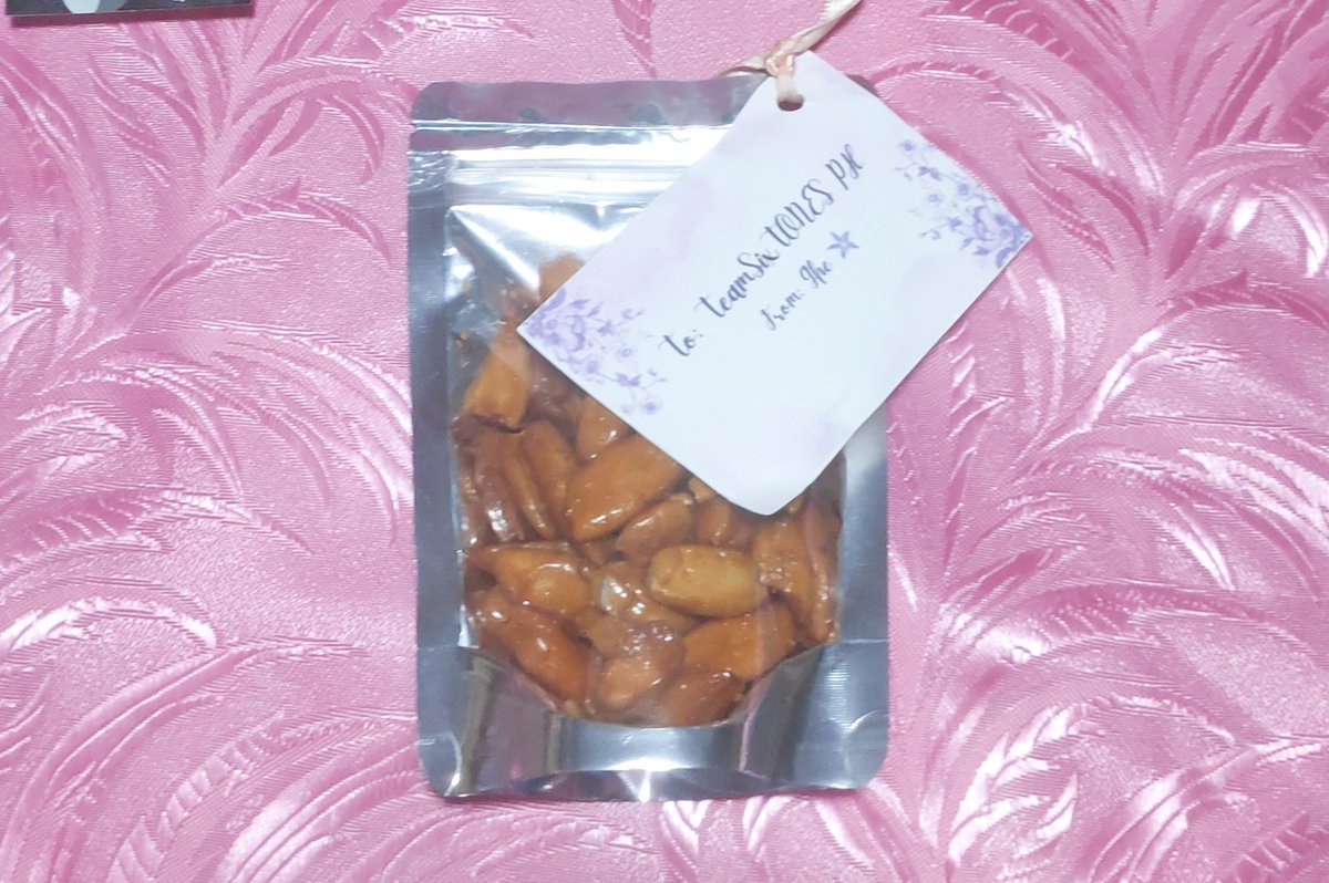namiigators's tweet photo. Merchies I got! 🥺🙏 tysm @kyomogheee and @sutekinaniji for the snacks and merch 🙇‍♀️💗 https://t.co/umVbGBpkuR